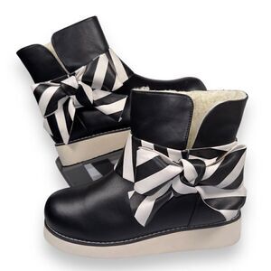 Lola Ramona Faux Sherpa Winter Striped Bow Boots‎ Black / White Women's 8/38